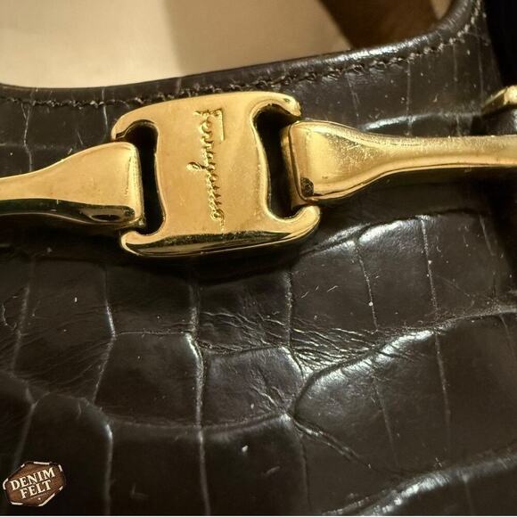 Salvatore Ferragamo Brown Croc-Embossed Vara Heels Gold Bit Buckle Sz 8 2A Italy - Picture 3 of 13